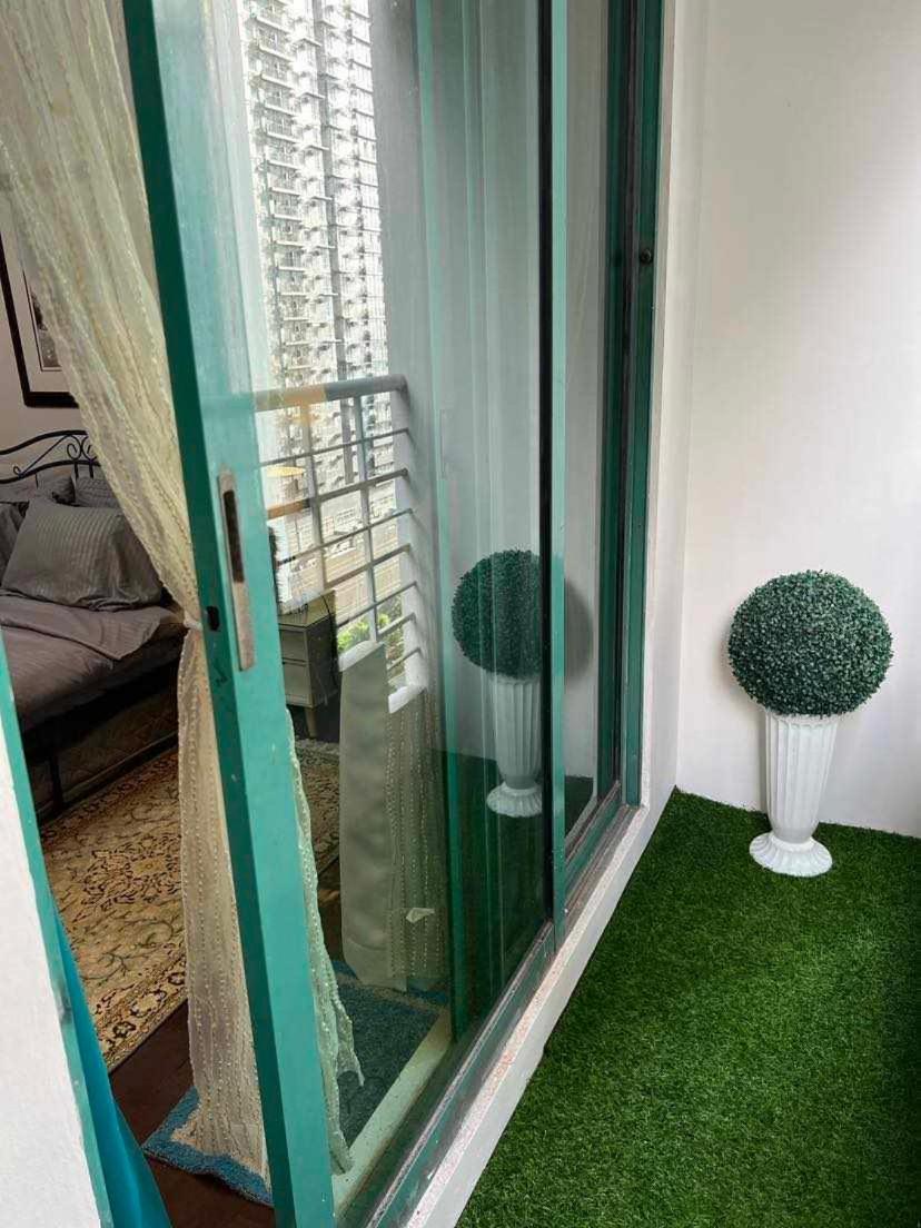 Millennium Plaza Hotel Makati City Bagian luar foto